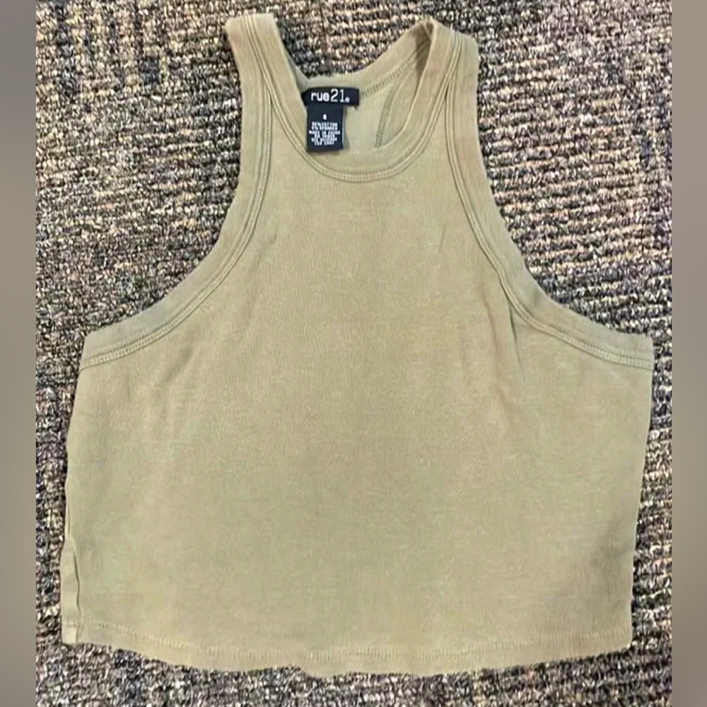 RUE 21 tank small